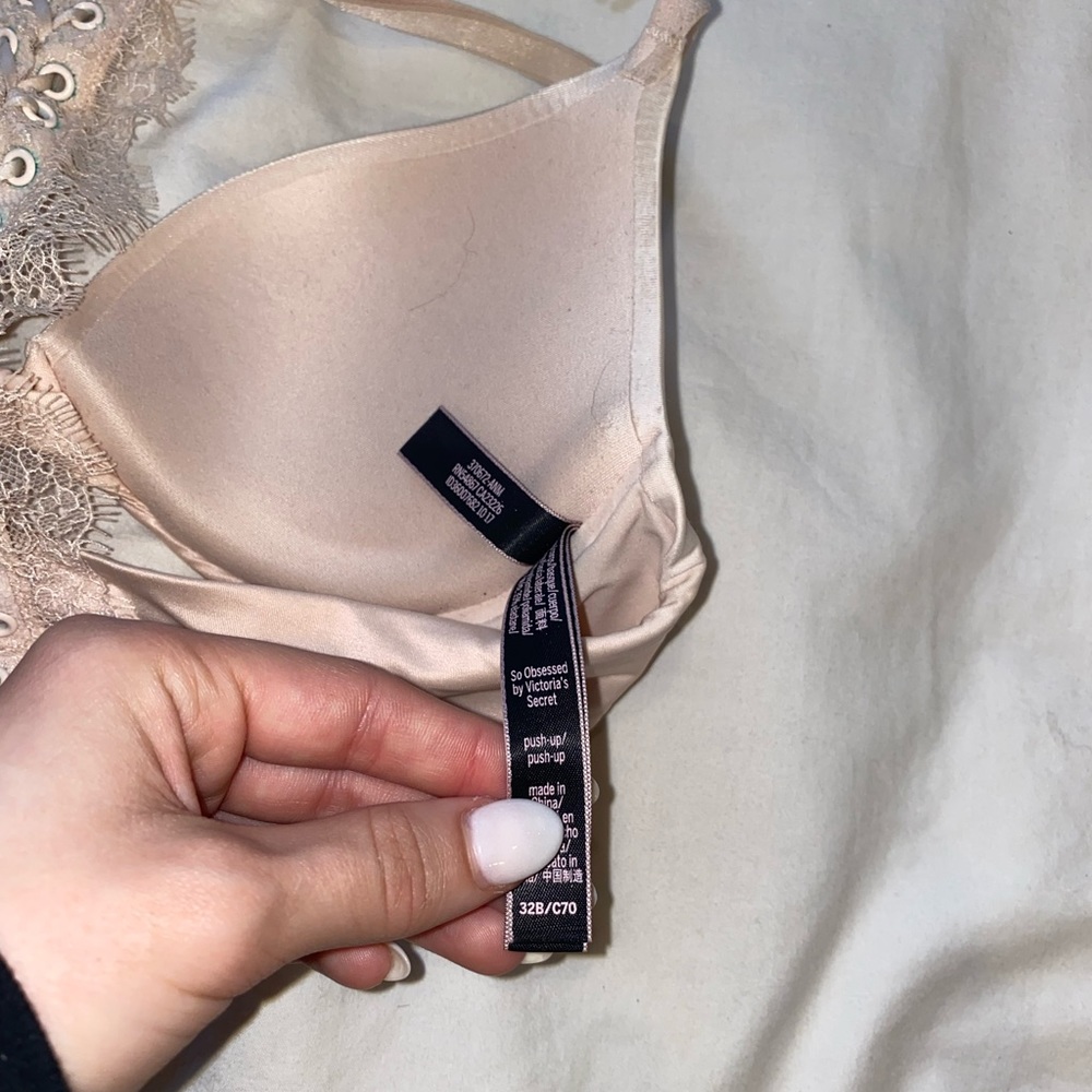 Victoria Secret bombshell bra - Picture 3 of 3